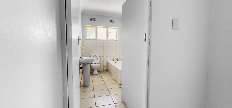 6 Bedroom Property for Sale in Cambridge Eastern Cape